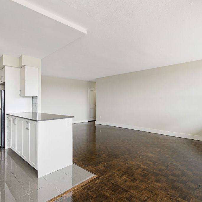 Diplomat Apartments - Photo 1