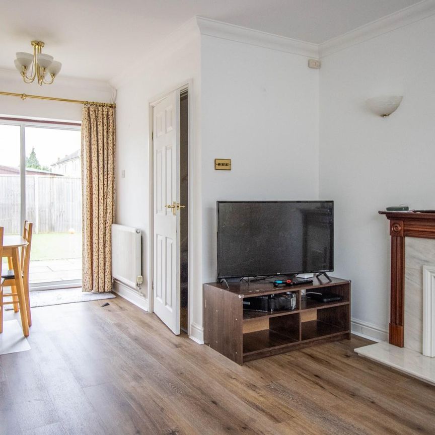 Macaulay Square, Great Shelford - Photo 1