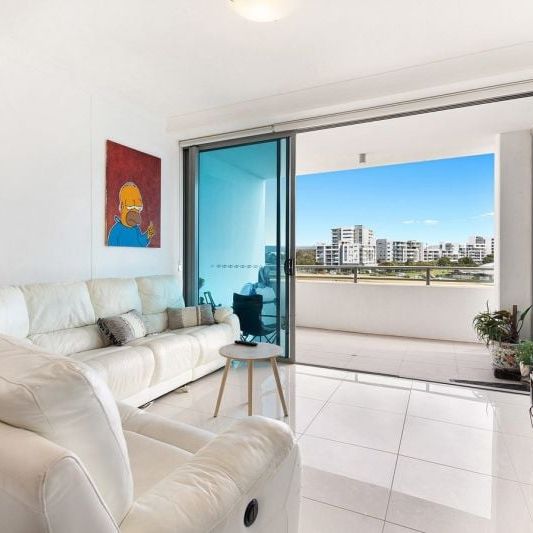 Elevated Coastal Living: Spacious 3rd-Floor Apartment with Resort-Style Facilities - Photo 1