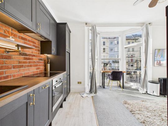 Studio to rent - Photo 1