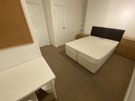 4 bedroom end of terrace house to rent - Photo 4