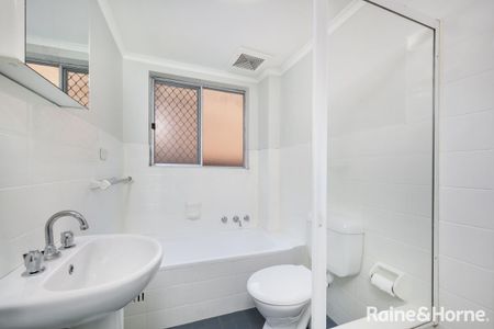 Two bedroom apartment in lifestyle location - Photo 4