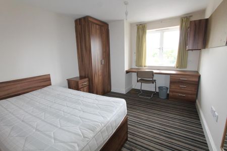 6 bedroom flat to rent - Photo 3