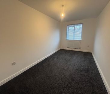 4 bedroom semi-detached house to rent - Photo 2