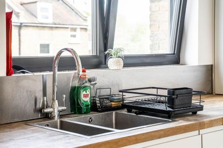 4 bedroom flat to rent - Photo 4