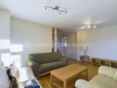 4 bedroom end of terrace house to rent - Photo 2
