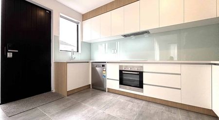 2 Brand New 3 Bedroom Townhouses in Mt Wellington - Photo 3