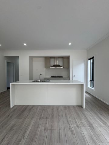 355A Centre Road, Berwick VIC 3806 - House For Rent | Domain - Photo 2