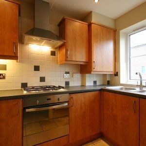 2 bedroom end of terrace house to rent - Photo 2