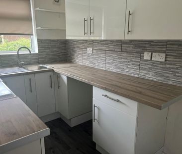 2 bedroom ground floor flat to rent - Photo 2