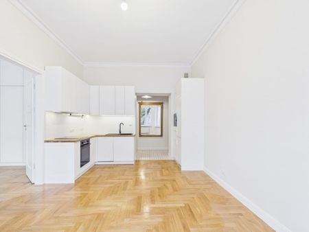 Dwupokojowe, nieumeblowane mieszkanie w kamienicy 55.5 m² - Photo 4