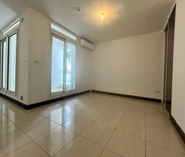 Location Appartement 1 pièce 30m² ST DENIS 97400 - Photo 1