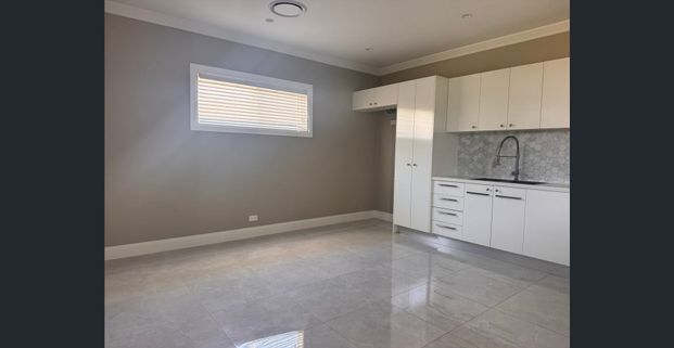 SPACIOUS 2 BEDROOM GRANNY FLAT - Photo 1