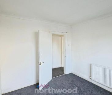 3 bedroom flat to rent - Photo 6