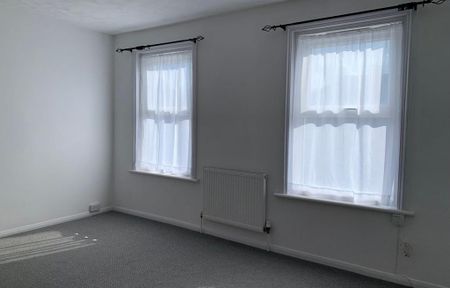 3 bedroom end of terrace house to rent - Photo 2
