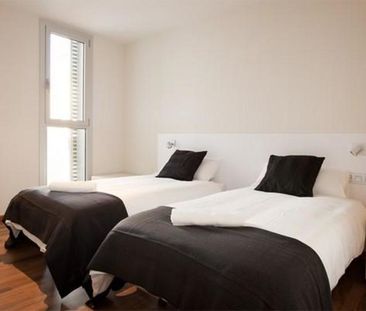 Apartment found near Las Ramblas with balcony - Photo 5