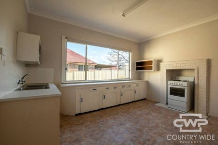 Family home in the heart of town - Photo 5