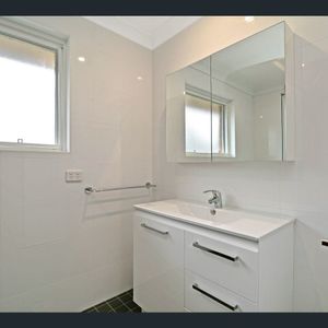 Beachside two bedroom apartment - Photo 2