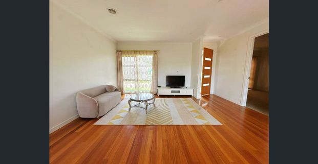 Fully Furnished 3-Bedroom Townhouse in Carnegie - Photo 1