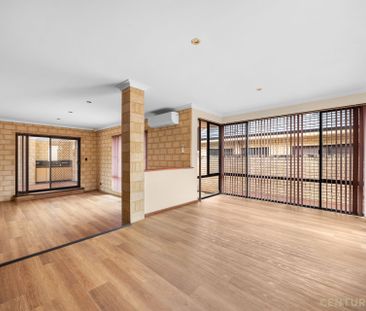 Large Entertaining Family Home&comma; with Pool&excl; - Photo 1