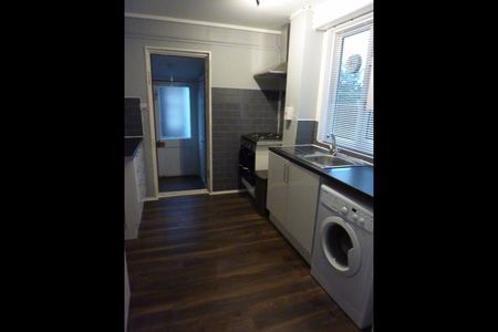 4 Bed Semi-Detached House, Chandos Grove, M5 - Photo 5