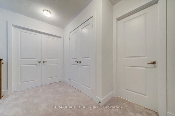 Condo Townhouse For Lease | E9033646 - Photo 1