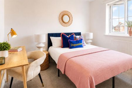 3 bedroom end of terrace house to rent - Photo 2