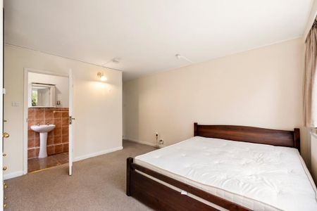 4 bedroom end of terrace house to rent - Photo 5