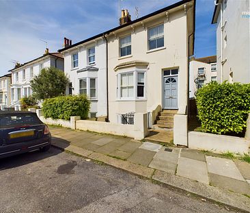 Spacious split level, double bedroom apartment located in central Hove, moments away from Church Road. Offered to let un-furnished. Available 30th May 2024. - Photo 2