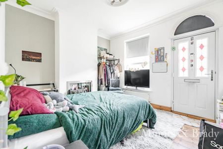 4 bedroom terraced house to rent - Photo 3