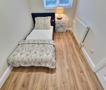 2 bedroom semi-detached bungalow to rent - Photo 4