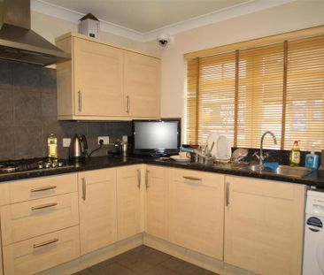 1 bedroom in a house share to rent - Photo 5