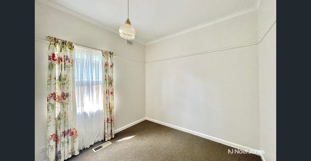 Character Charm in Prime East Ringwood Locale - Photo 1