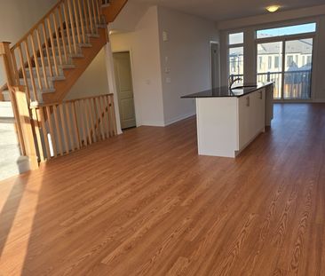 For Lease - 484 Provident Way, Hamilton, Ontario - Photo 2