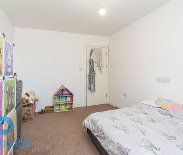 2 bed Flat for Rent - Photo 3