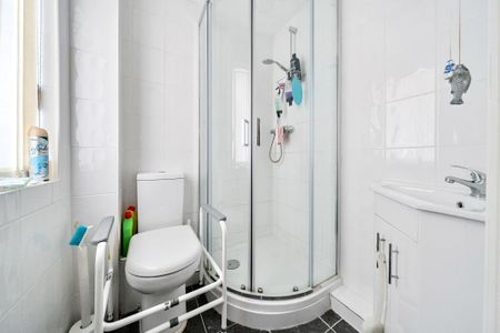 3 bedroom detached house to rent - Photo 3