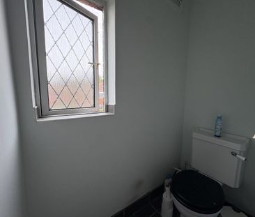 2 bedroom semi-detached house to rent - Photo 6