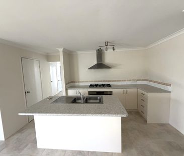 Beautiful 4-Bedroom Family Home in Sought-After Eglinton - Photo 6