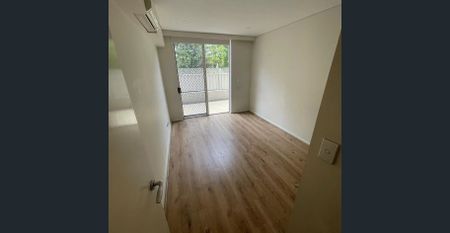 Stylish High-Level Apartment with Furnishings | Prime Wolli Creek Location Fully Furnished | Resort-Style Facilities | Walk to Train & Shops - Photo 3