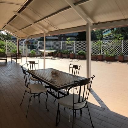 Salaria - Prato della Signora: Spacious living room, 3 Bedroom, 3 bath, study, maid’s room, large private terrace, balconies. Bright, silent, large kitchen, ample parking. Secure complex, swimming pool, near shops and transport. REF 110 - Photo 3