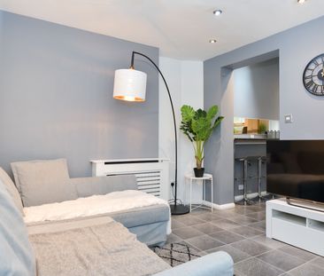 4 Bed Terraced House, Nursery Road, SW9 - Photo 2