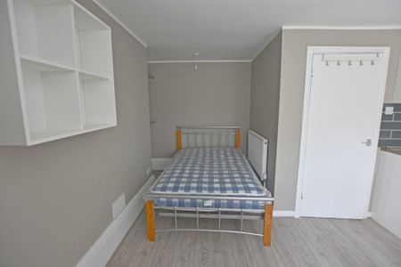 Studio to rent - Photo 2