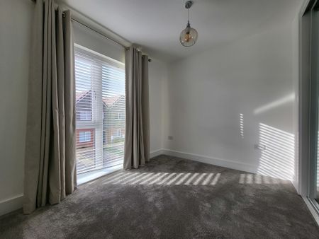 3 bedroom semi-detached to let - Photo 4