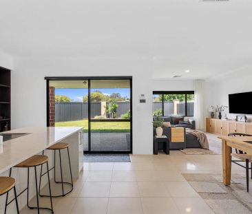 Spacious & Stylish 3 Bed / 2 Bath Home on a Corner Block - Photo 3