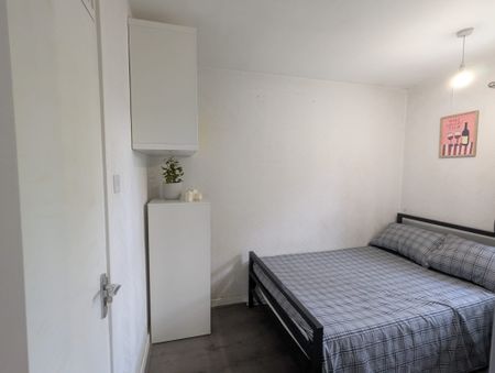 18 Hind Grove – Room 2 - Photo 5