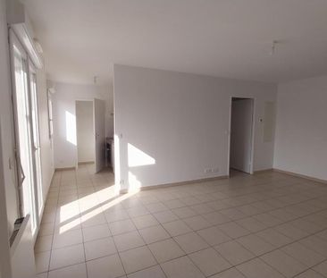 Location Appartement 2 pièces 53m² HENIN BEAUMONT 62110 - Photo 1