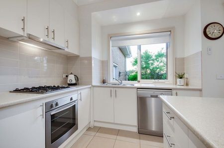 Stylish & Spacious Living in the Frankston High School Zone - Photo 3