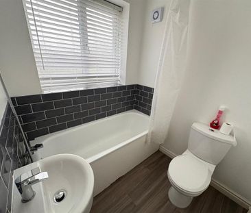 3 bedroom semi-detached house to rent - Photo 6