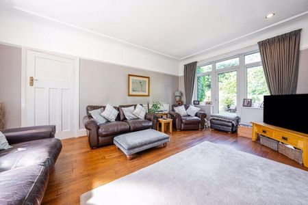 4 bedroom detached house to rent - Photo 2