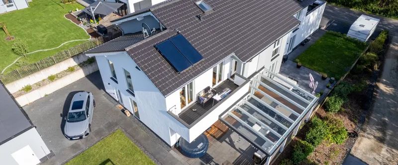 Hochwertige Doppelhaushälfte mit Garten, Garage & Einbauküche - Foto 1